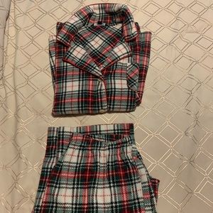 Ralph Lauren plaid Pyjama set. Plaid. Long sleeve and pants. Great condition.